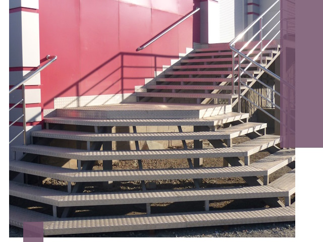 Лестницы для магазина в Дивногорске — изготовление и монтаж