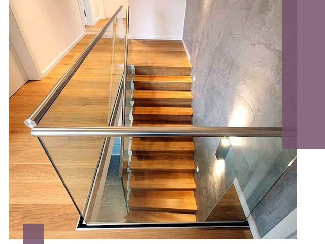 Перила для лестницы в доме — изготовление и монтаж в Дивногорске