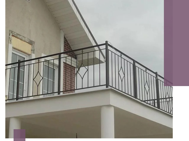 Изготовление балконных ограждений в Дивногорске из металла и стекла