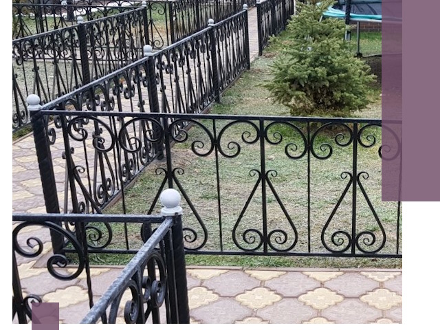 Кованые газонные ограждения под ключ в Дивногорске
