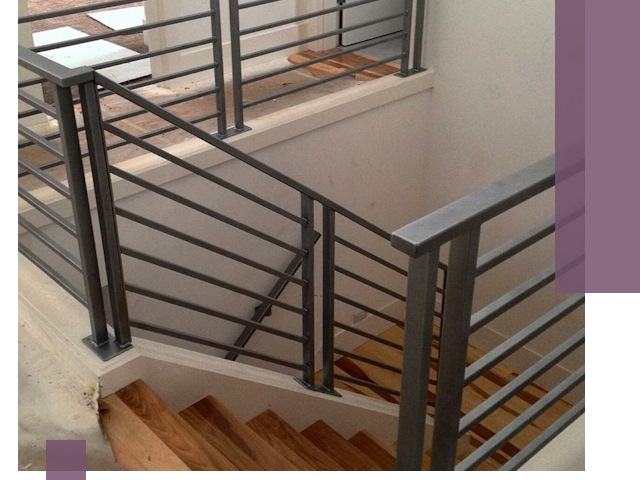 Изготовление поручней из металла и дерева в Дивногорске